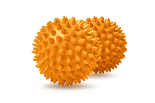 Twee oranje stekelige massageballen geïsoleerd op wit. Concept van fysiotherapie of fitness. Close-up van een kleurrijke rubberen bal voor hond tanden op een witte achtergrond. Corona virus model — Stockfoto