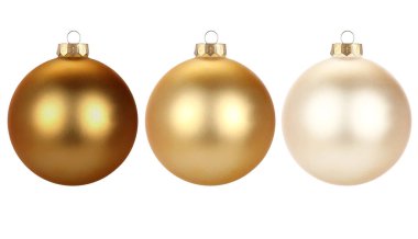 Beyaz arka planda izole edilmiş Noel topları. Mutlu yıllar. Mücevherler. Ampuller, renkli süslemeler. Altın cam toplar. Poster, afiş, Noel ağacı için broşür tasarımı