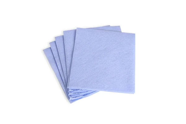 Голубые салфетки для очистки стола изолированы на белом фоне. Складная синяя салфетка. Microfiber Cleaning Cloth View — стоковое фото