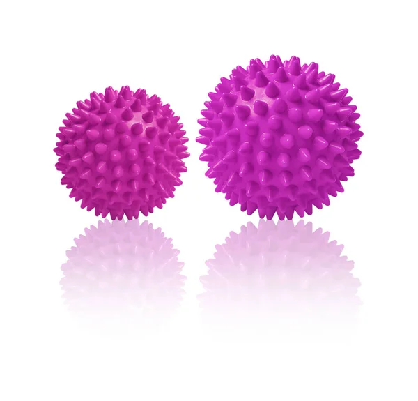 Twee roze stekelige massageballen geïsoleerd op wit. Concept van fysiotherapie of fitness. Close-up van een kleurrijke rubberen bal voor hond tanden op een witte achtergrond. Corona virus model. Sneeuwvlok — Stockfoto