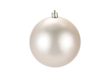 Beyaz arka planda izole edilmiş kremalı Noel balosu. Mutlu yıllar. Mücevherler. Ampuller, renkli süslemeler. Xmas cam top. Poster, afiş, kapak kartı, Noel ağacı için broşür tasarımı