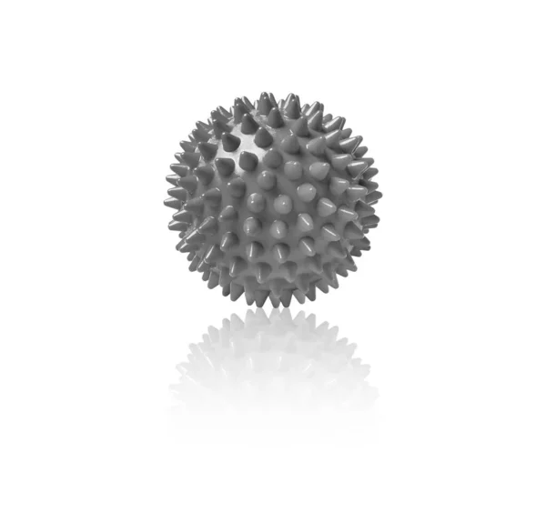 Beyaza izole edilmiş gri plastik dikenli masaj topu. Fizyoterapi ya da uygunluk kavramı. Beyaz arkaplandaki köpek dişleri için renkli lastik topun yakın çekimi. Corona virüs modeli — Stok fotoğraf