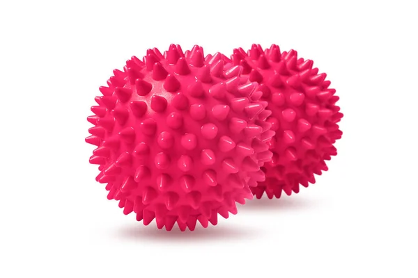 Twee roze stekelige massageballen geïsoleerd op wit. Concept van fysiotherapie of fitness. Close-up van een kleurrijke rubberen bal voor hond tanden op een witte achtergrond. Corona virus model — Stockfoto