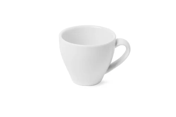 Copa blanca aislada sobre fondo blanco. Taza de café de cerámica o taza de té para beber de cerca. Finge utensilios de porcelana clásicos —  Fotos de Stock