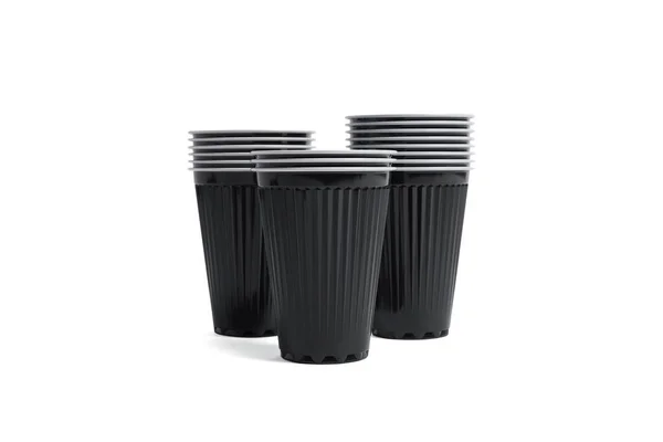 Чорна паперова чашка для кави, чаю, шоколаду та інших гарячих напоїв. Пластиковий вечірній макет чашки. Одноразовий набір чашок. Вийміть кубики спереду і простір для вашого дизайну — стокове фото