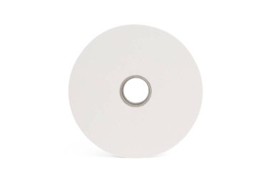 Tuvalet kağıdı beyaz arka planda izole edilmiş. Kasa bandı, kesme yolu olan kağıt rulo makbuzu. Lastik rulo. Yakın çekim için beyaz elastik bant rulo. Kumaş bant veya kumaş kurdele.