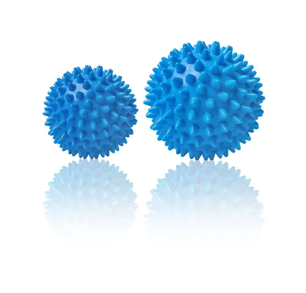 Twee blauwe stekelige massageballen geïsoleerd op wit. Concept van fysiotherapie of fitness. Close-up van een kleurrijke rubberen bal voor hond tanden op een witte achtergrond. Corona virus model. Sneeuwvlok — Stockfoto