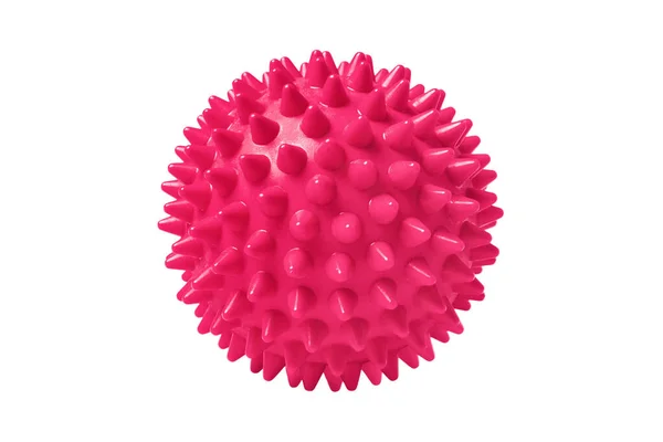 Bola de masaje espinosa de plástico rosa aislada en blanco. Concepto de fisioterapia o fitness. Primer plano de una bola de goma colorida para dientes de perro sobre un fondo de color blanco. Modelo de virus Corona —  Fotos de Stock
