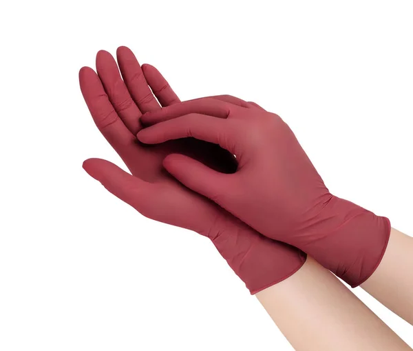 Medische handschoenen. Twee rode chirurgische handschoenen geïsoleerd op witte achtergrond met handen. Rubber handschoen productie, menselijke hand draagt een latex handschoen. Dokter of verpleegkundige die beschermende handschoenen aantrekt — Stockfoto