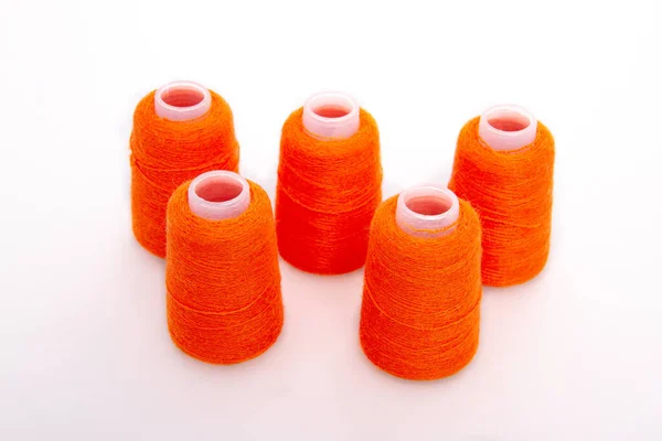 Red spool of thread isolated on white background. Skein of woolen threads. Yarn for knitting. Materials for sewing machine. Coil — Stock Photo, Image