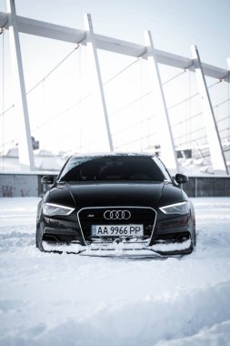 Audi S3 Quattro karda sürükleniyor