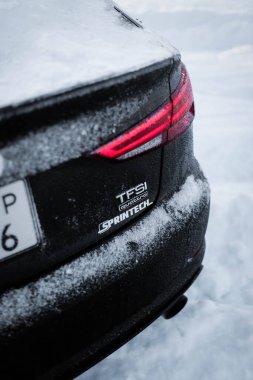 Audi S3 Quattro karda sürükleniyor