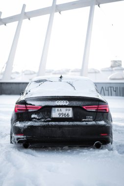 Audi S3 Quattro karda sürükleniyor