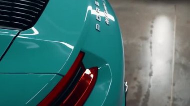 Kyiv, Ukrayna - 12.06.2021: Porsche 911 Carrera Oto Yıkama Detaylı