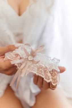 Yeni evlilerin şenlikli düğün günü