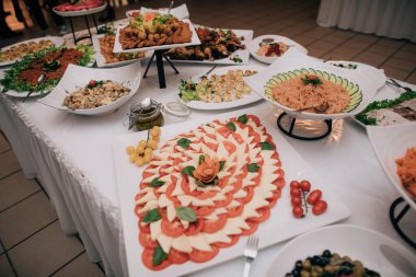 Tatilin düğün nitelikleri