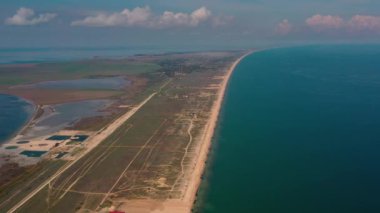 Kinburn Ukrayna 'ya tükürdü Dinyeper-Buzka' yı Karadeniz 'den ayıran bir kum tükürüğü.