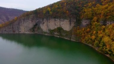 Zalishchyki Yarımadası. Dinyester 'de, Podillia, Bukovyna ve Halychyna olmak üzere üç bölgenin sınırında yer alan bir şehir. Ukrayna