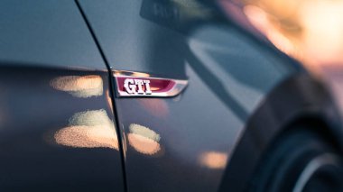 Kyiv, Ukrayna - 11,06.2021: VW Golf GTI mk7 BBS