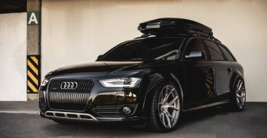 Kyiv, Ukrayna - 11,06.2021: Audi A4 Allroad