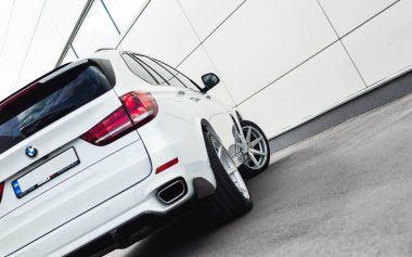 Kyiv, Ukrayna - 11,06.2021: BMW X5