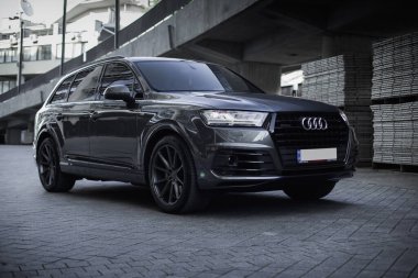 Kyiv, Ukrayna - 11,06.2021: Audi Q7