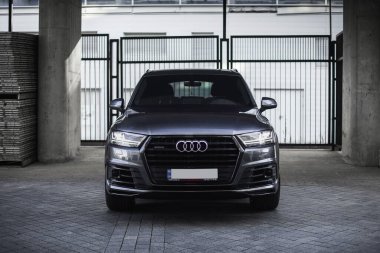 Kyiv, Ukrayna - 11,06.2021: Audi Q7