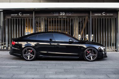 Kyiv, Ukrayna - 11,06.2021: Audi S5