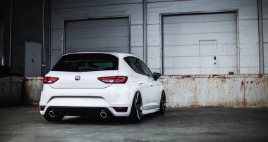 Kyiv, Ukrayna - 11,06.2021: Koltuk Leon FR