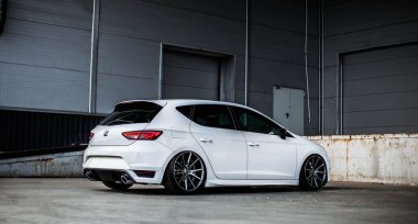 Kyiv, Ukrayna - 11,06.2021: Koltuk Leon FR