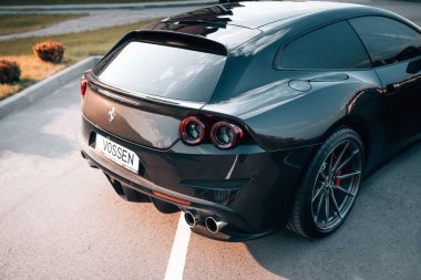 Kyiv, Ukrayna - 20.12.2020: Ferrari GTC 4 Lusso