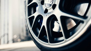 Kyiv, Ukrayna - 20.12.2020: VW Caddy BBS