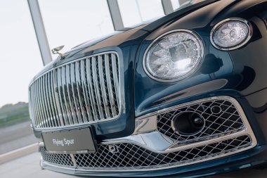 Kyiv, Ukrayna - 20.12.2020: Bentley Uçan Mahmuz