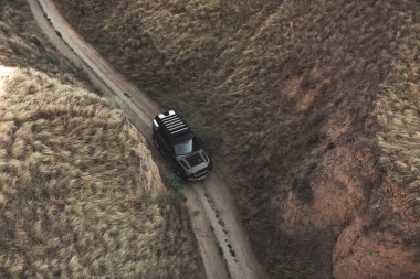 Kyiv, Ukrayna - 20.12.2020: Range Rover Defender