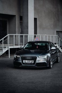 Kyiv, Ukrayna - 08.13.2021: Audi A5 Coupe 