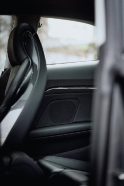 Kyiv, Ukrayna - 08.13.2021: Audi A5 Karbon İç mimarisi