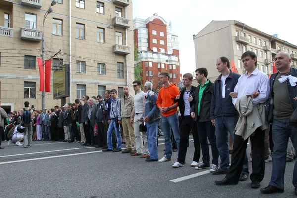 Russian protesters lined up — Stock Photo, Image