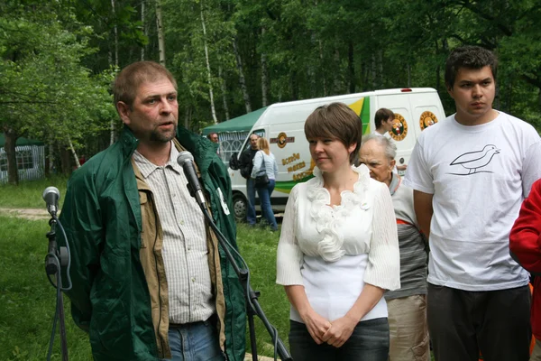 Igor Chestin, Yevgenia Chirikova, Oleg Melnikov en el foro de activistas civiles Antiseliger —  Fotos de Stock