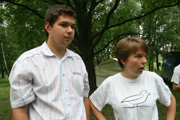 Yevgenia chirikova, oleg melnikov på forumet för civila aktivister antiseliger — Stockfoto