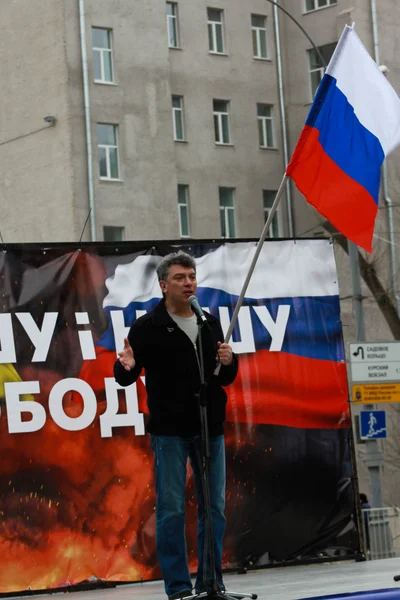 Boris Nemtsov on the peace March in support of Ukraine — Stock Photo, Image