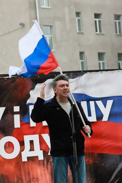 Boris Nemtsov on the peace March in support of Ukraine — Stock Photo, Image