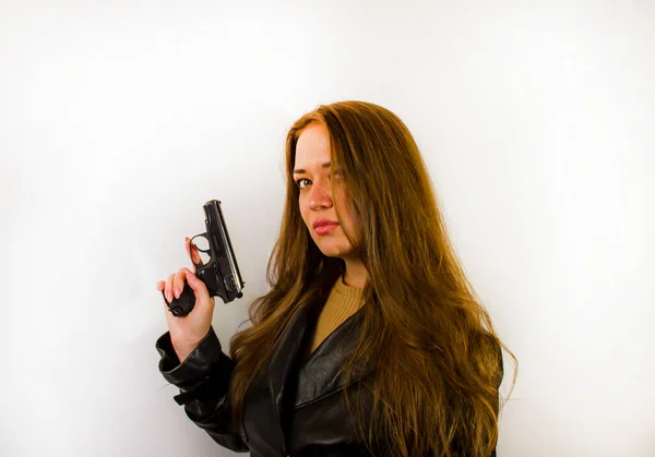 Joven Hermosa Mujer Con Arma —  Fotos de Stock