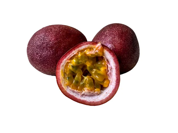 Een Foto Van Fruit Een Witte Achtergrond Passievruchten Snijden Isoleren — Stockfoto