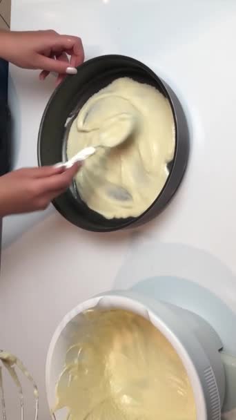 Wideo Jak Kobieta Przygotowuje Domowe Ciasto — Wideo stockowe