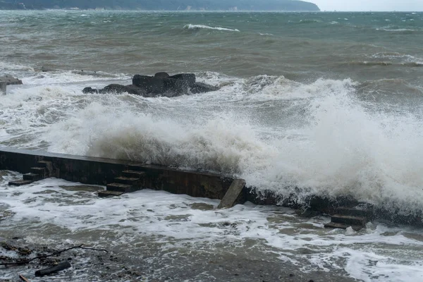 Sturm Auf Dem Schwarzen Meer Wellen Ufer Braunes Wasser — Stockfoto