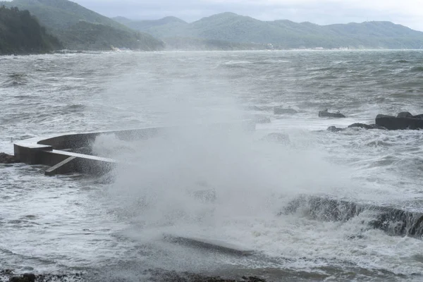 Tempête Sur Mer Noire Vagues Écrasant Sur Rivage Eau Brune — Photo