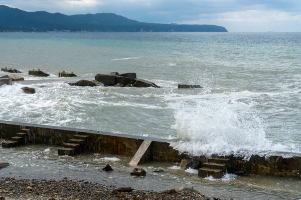 Petite Tempête Sur Mer Vagues Frappant Rivage — Photo