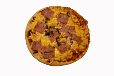 Pizzanın yakın plan fotoğrafı.