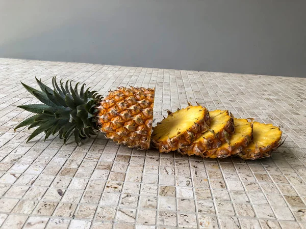 Photo Pineapple White Background Isolate Cut — Stock Photo, Image