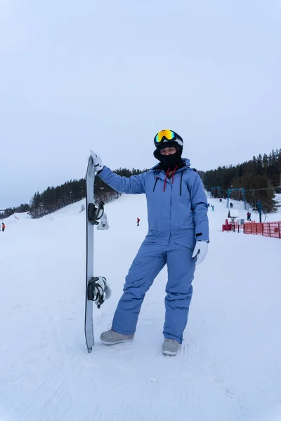 Photo Jeune Femme Avec Snowboard Station Ski — Photo